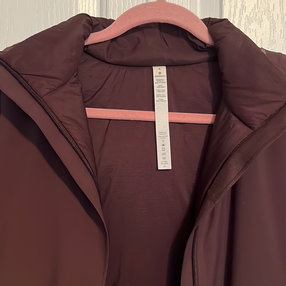 Purple lululemon rain coat size 4 - Picture 4 of 4
